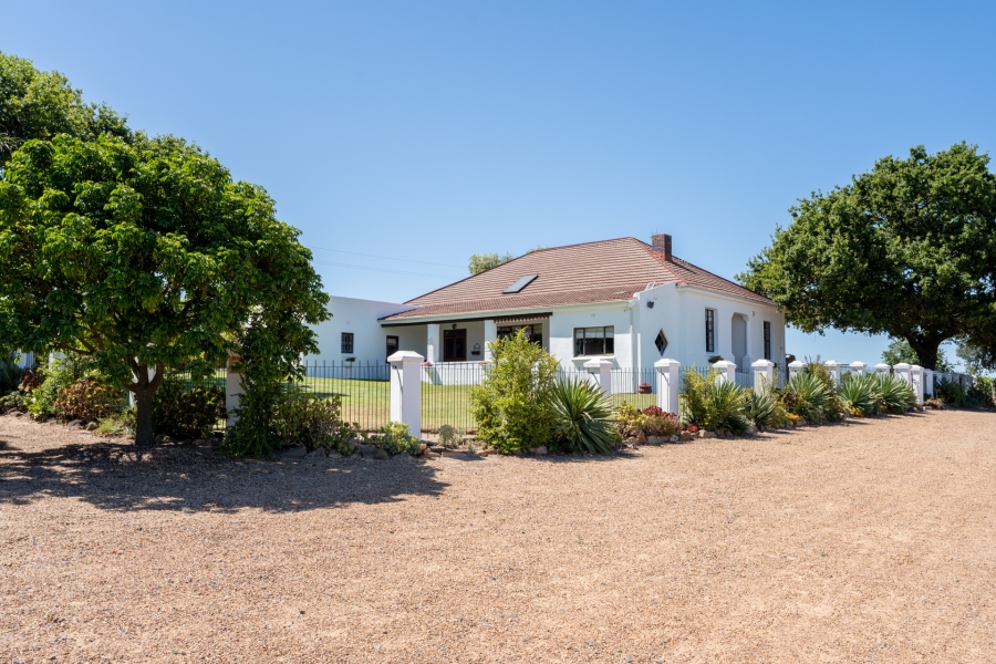 6 Bedroom Property for Sale in Stellenbosch Farms Western Cape